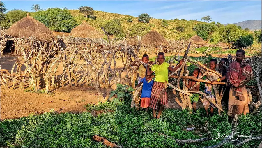 Éthiopie sud, voyage d'auteur décembre 2024 : photos au smartphone, Vallée de l'Omo, enfant, photo 50 d’Olivier Bourguet