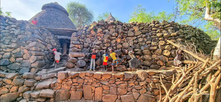 Éthiopie sud, voyage d'auteur décembre 2024 : photos au smartphone, Konso, enfant, photo 56 d’Olivier Bourguet
