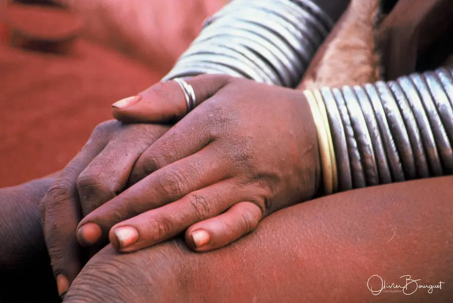 Vél'Horizons Afrique : Ethiopie, vallée de l'Omo, mains, photo 29 d’Olivier Bourguet